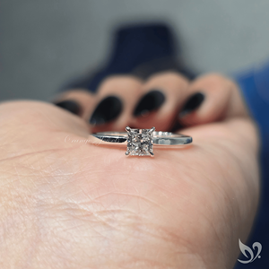 Bague de fiançailles solitaire en diamant de laboratoire taille princesse certifié IGI 0,50 ct, or blanc 10 carats, minimaliste, pour anniversaire de mariage - Product Image 5