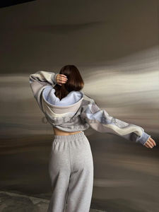 เสื้อฮู้ดครอปแขนยาวผู้หญิงรุ่นใหม่ปี 2026 สไตล์ลำลองแนวสตรีทแวร์ ODM โลโก้ด้านหน้า ผลิตจากผ้าฝ้าย/ใยไผ่ - Product Image 3