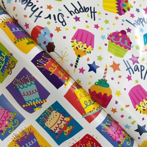 Rouleaux de papier cadeau double face Joyeux Anniversaire avec motifs cupcakes, étoiles et train, papier artistique pour cadeaux et loisirs créatifs - Product Image 4