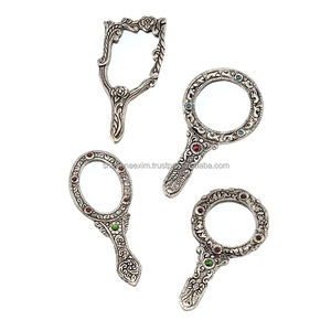 Miroir à main vintage indien en laque scintillante avec embellissement de perles décoratives, miroir cosmétique portable de style antique pour cadeau - Product Image 1