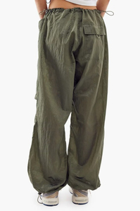 Outfitize International Vente en gros Pantalons cargo pour femmes, style jogger, avec revers côtelés, multi-poches, tactiques, logo personnalisé, en gros - Product Image 4