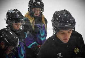 Maillots de hockey sur glace d'équipe personnalisés de haute qualité pour hommes et femmes Meilleure sélection de costumes d'équipe élégants - Product Image 5