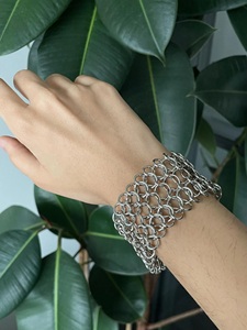 กำไลเหล็กถักมือ: กำไลข้อมือสไตล์ยุคกลางแบบกอธิค Süeda - Product Image 3