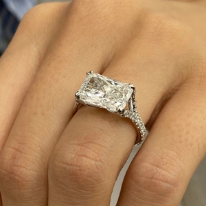 Bague de Fiançailles et de Mariage en Argent Sterling S925 avec Diamant Moissanite VVS Taille Radiant de Luxe pour Femme – Vente en Gros - Product Image 4