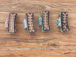 Vente en gros, nouvelle tendance, pinces à cheveux carrées en cuir repoussé à la main, style cowboy occidental, griffe à cheveux personnalisée pour femmes avec cuir - Product Image 3