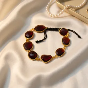 Pulsera de Eslabones Chapada en Oro con Granate Engastado para Mujer, Joyería de Moda con Gema Elegante - Product Image 1
