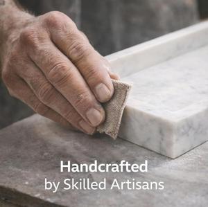 Plateau de table en marbre minimaliste pour la décoration d'appartements modernes, service élégant et arrangement raffiné pour la table à manger - Product Image 2