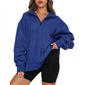 Sweat-shirt à capuche en molleton asymétrique bleu à épaules tombantes et manches longues pour femme, grande taille, couleur unie, de la collection Ville Sports - Product Image 1