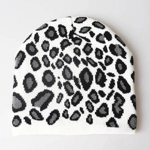 Gorros de punto jacquard acrílicos unisex con logotipo personalizado disponibles a bajo precio - Product Image 3