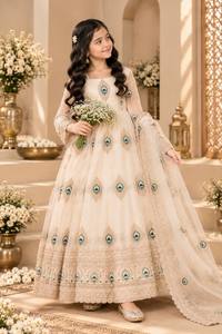 Ensemble de Robe Fendy en Soie Premium pour Filles, Broderie Zari et Paillettes, Manches Longues, Dupatta, Bas de Robe Infroissable et Anti-humidité - Product Image 3