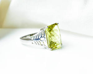 Anillo hecho a mano de cuarzo limón natural con corte radiante y diseño de rejilla cítrica en plata de ley 925 para uso diario. - Product Image 2