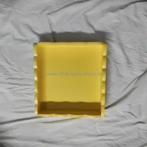 Bandeja cuadrada decorativa de resina de último diseño, plato desechable de diseño elegante para el hogar y eventos en color Margarita - Product Image 1