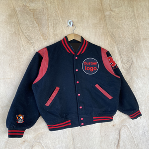 แจ็คเก็ตวาร์ซิตี้ผู้ชายคุณภาพสูงขายส่งแบบเรียบง่าย สวมใส่สบาย ระบายอากาศได้ดี ทรงปกติ - Product Image 4