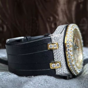 Montre de luxe de haute qualité en moissanite, montre à aiguilles en or jaune, certifiée D VVS, acier inoxydable, verre saphir de 10 mm de large - Product Image 1