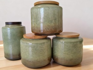 Tarro de Almacenamiento Esmaltado en Tonos Tierra con Tapa de Bambú, Acabado Liso, Organizador Moderno para Encimera, Elegante Contenedor para Despensa de Cocina - Product Image 6