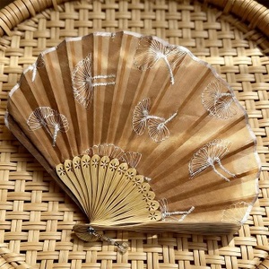 Abanico de mano de madera de hierro personalizado de 23 cm, con tela en blanco para promoción, logotipo personalizado, abanico plegable para fiestas. - Product Image 1