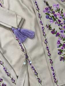 Vestido de lino ucraniano hecho a mano con flores bordadas de lavanda, traje corto de verano, ropa eslava Vyshyvanka, regalo para mujer - Product Image 2