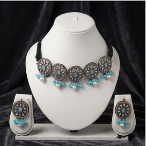 Ensemble collier ras-du-cou et boucles d'oreilles ethniques pour femme, avec pierres bleues et perles pendantes, en laiton, longueur réglable, style traditionnel, bijoux de mariage - Product Image 2