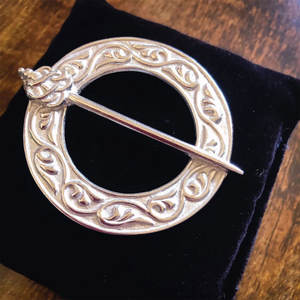 Broche para chal con diseño de caligrafía, cierre trasero tipo broche Highland, accesorios tradicionales para kilt escocés - Product Image 3