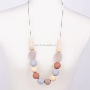 Collares modernos de lujo con diseño personalizado para mujer, collares hechos a mano con cuentas de resina de alta calidad y perlas clásicas - Product Image 4