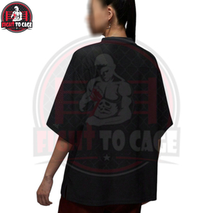 T-shirt athlétique à manches courtes col en V pour femme, style streetwear urbain, en maille noire, coupe ample hip-hop, avec patchs numérotés rouges - Product Image 3