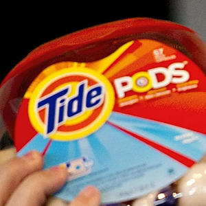 Cápsulas de Detergente para Ropa Tide Power 2 en 1 con Aroma April Fresh, 45 Unidades, Potenciadores de Suavidad para una Frescura Duradera - Product Image 1