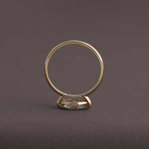 Anillo de compromiso solitario con diamante de laboratorio de 1 quilate, corte marquesa, media montura, diseño elegante, minimalista y moderno de joyería fina. - Product Image 2