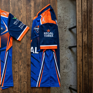 เสื้อคริกเก็ต Regal Three แบบสั่งทำพิเศษ พิมพ์ลายแบบ Sublimation ผ้าโพลีเอสเตอร์ 100% เสื้อกีฬาแขนสั้น เสื้อคริกเก็ตแขนสั้น - Product Image 6
