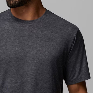 Col rond 2026 à manches courtes avec coutures de haute qualité et design streetwear décontracté et tendance, personnalisable avec logo et motif - Product Image 4