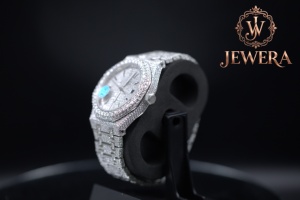 Reloj Mossinate Premium de Acero Inoxidable Plateado con Diamantes, un Reloj de Moda con Diamantes Reales y un Diseño Duradero - Product Image 3
