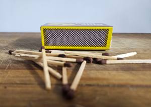 High Quality Wooden KB200Small Safety <b>Matches</b> 200 Sticks Slim Matchbox Custom Logo Printed Eco-Friendly Water Resistant - Product Image 4