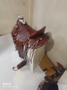 Western Riding Horse Saddle Ranch Cutting Horse Saddle Hecho a mano Cuero real Pleasure Riding Saddle con diseño profesional - Product Image 3