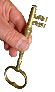 Llavero de Campana de Latón Vintage, Llave de Esqueleto, Metal Sólido, Acabado Antiguo, Estilo Náutico, Ligero, de Alta Calidad, Personalizable - Product Image 4