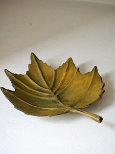 Eye Catching Metal Leaf Plate Ideal For Serving Display Decor Cafe <b>Table</b> Centerpiece And Home <b>Side</b> <b>Table</b> Styling Use From India - Product Image 2