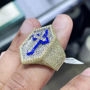 Anillo de cóctel para hombre de plata 925 con moissanita hexagonal VVS, engaste pavé, diseño de cruz de esmalte azul, estilo cristiano y hip-hop - Product Image 4
