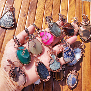 Pendentifs en cristal enroulés de fil de cuivre, vente en gros, faits à la main, pierres précieuses naturelles, breloques bohèmes, plaqué cuivre antique en vrac - Product Image 1