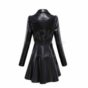Elegante abrigo de cuero para mujer con textura suave y ajuste cómodo para colecciones de moda casual al aire libre. - Product Image 2