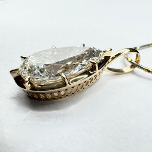 Pendentif en or jaune 14 carats avec diamant de laboratoire taille poire 8,00 carats, certifié IGI, solitaire, sans chaîne - Product Image 2