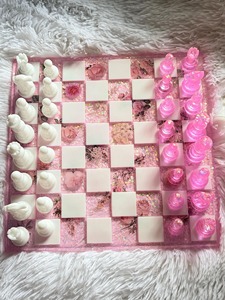 Juego de ajedrez de resina floral rosa con piezas blancas y rosas, decoración artística para el hogar - Product Image 3