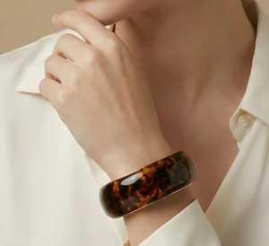 MN Exports Brazalete Vintage de Resina con Patrón de Carey, Joyería Unisex de Acrílico y Lucite Estilo MNE-651, Regalo de Moda Islámica - Product Image 4