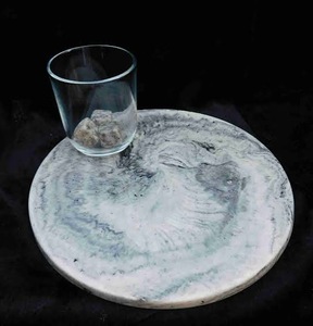 Assiette ronde en résine artistique ILAHI - Motif simple, design d'art populaire, arbre, fleur, durable, pour servir, cadeau de Pâques, décoration de la maison - Product Image 4