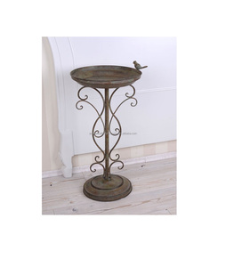 Bain d'oiseaux décoratif d'extérieur en métal, style piédestal, structure robuste en fer, revêtement résistant aux intempéries, pour usage en jardin. - Product Image 6