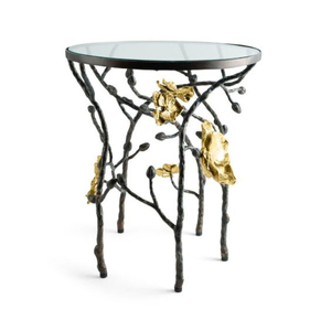 Mesa Auxiliar de Lujo para Sala de Estar, Hogar u Hotel, con Base de Diseño Floral en Dorado y Negro y Tapa Redonda de Cristal - Product Image 1