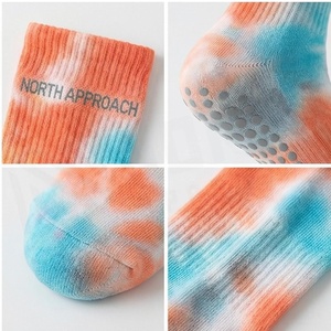 Chaussettes Tie Dye Bleu Corail Respirantes en Coton, Polyester et Spandex pour Adultes – Idéales pour l'Été et le Quotidien - Product Image 4