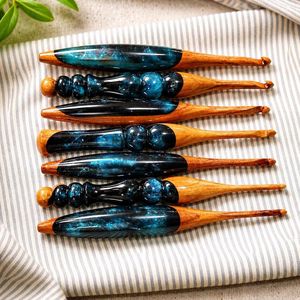 Agujas de Ganchillo de Madera de Lujo de Alta Calidad y Agujas de Tejer Ergonómicas con Agarre Suave para Coser a Mano y Tejer - Regalo Hecho a Mano - Product Image 1