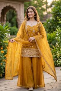 Ensemble VISHNU K DESIGNS TOP PLAZZO DUPATTA en soie pure Fandy avec broderie Zari à sequins 5 mm, style vintage toutes saisons - Product Image 2
