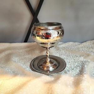 Verre en cuivre finition argentée à motif martelé, idéal pour servir le vin lors d'événements, de réceptions ou pour la consommation à la maison. - Product Image 6