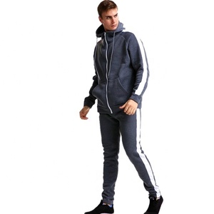 Survêtement décontracté 2 pièces personnalisable pour hommes, ensemble de logos brodés en tissu polaire à rayures et coupe régulière avec capuche zippée de grande taille - Product Image 4