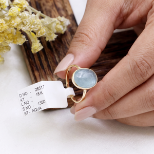 Bague de mariage classique en or jaune 18 carats, sertie d'une pierre précieuse naturelle d'aquamarine de forme ovale, certifiée IGI, fabriquée à la main - Product Image 2