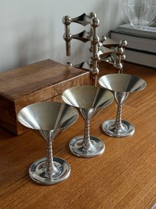 Juego de 4 Copas de Vino de Acero Inoxidable de Lujo Moderno, Vasos de Metal Plateado para Fiestas, Diseño Personalizado - Product Image 3